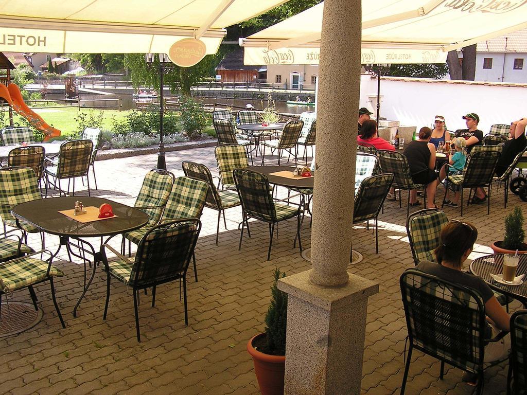 Hotel Ruze Rozmberk Nad Vltavou Ngoại thất bức ảnh