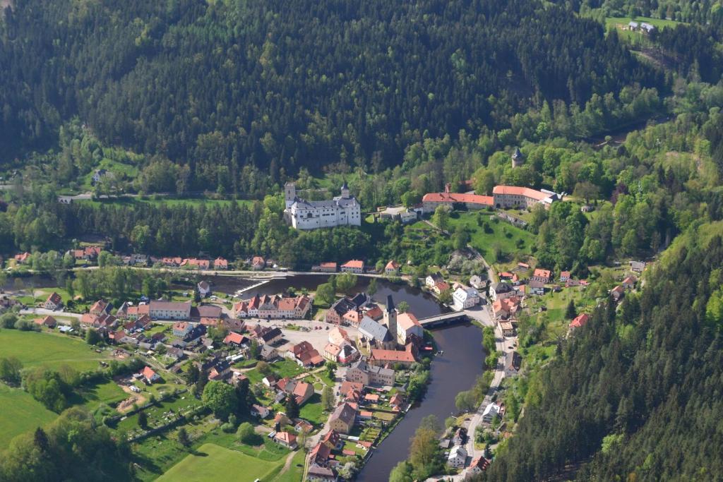 Hotel Ruze Rozmberk Nad Vltavou Ngoại thất bức ảnh
