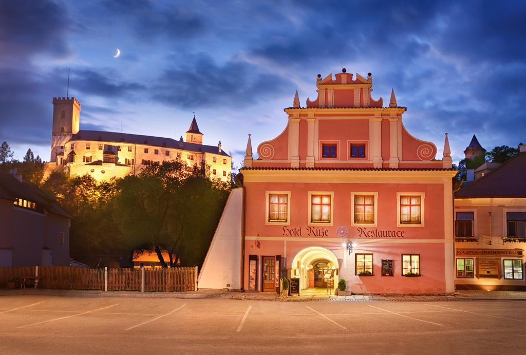 Hotel Ruze Rozmberk Nad Vltavou Ngoại thất bức ảnh