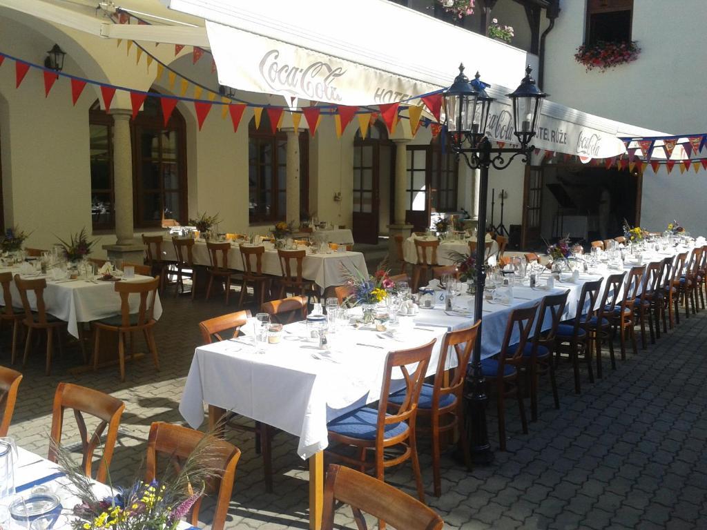 Hotel Ruze Rozmberk Nad Vltavou Ngoại thất bức ảnh