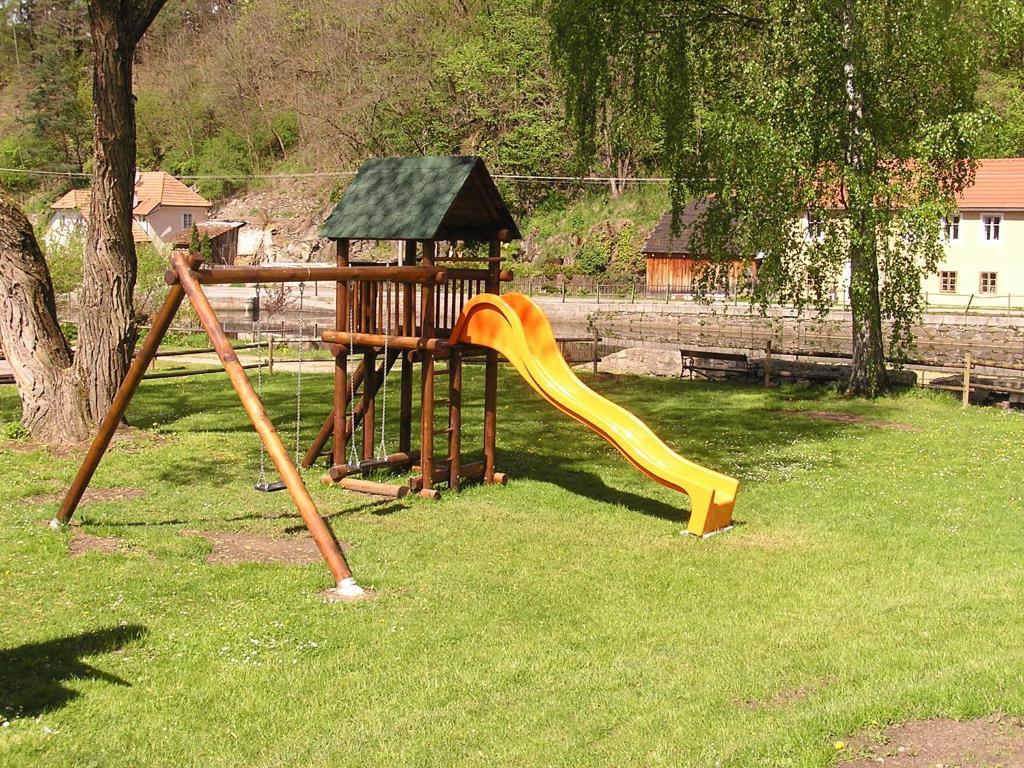 Hotel Ruze Rozmberk Nad Vltavou Ngoại thất bức ảnh
