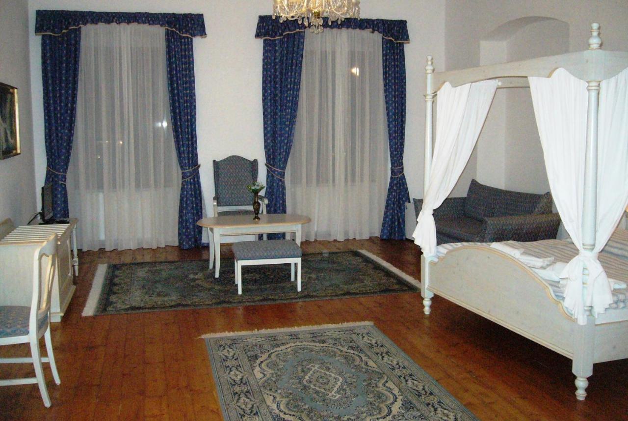 Hotel Ruze Rozmberk Nad Vltavou Ngoại thất bức ảnh